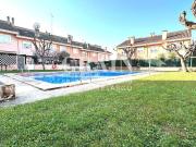 Casa adosada en Venta en Hermanos Falcó