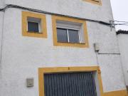 Casa adosada en venta en Herrera de Alcántara. AMPLIA...