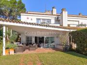 Casa adosada en Venta en La Fosca Cala Margarida