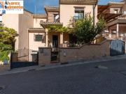 Casa adosada en Venta en La Zubia Ciudad