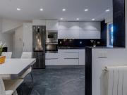 Casa adosada en venta en Lardero. Luminoso chalet...