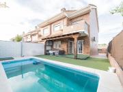 Casa adosada en Venta en Las Castañeras Bulevar