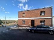 Casa adosada en Venta en Lobón