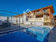 Casa adosada en Venta en Los Robles