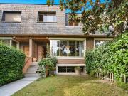 Casa adosada en venta en Madrid, Aravaca. Chalet adosado...