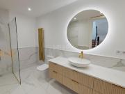 Casa adosada en venta en Madrid, Peñagrande. Chalet...