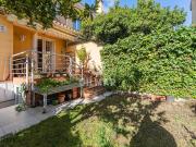 Casa adosada en venta en Madrid, Salvador. Descubre esta...