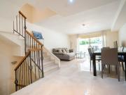 Casa adosada en venta en Marbella, Los Naranjos. Chalet...