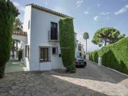 Casa adosada en venta en Marbella, Nagüeles Alto. Casas...