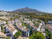 Casa adosada en venta en Marbella, Nueva Andalucía...