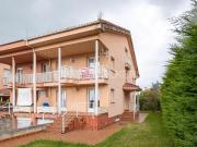 Casa adosada en venta en Marina de Cudeyo. Adosado con...