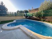 Casa adosada en venta en Parla, Las Américas. CHALET...