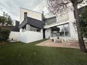 Casa adosada en venta en plaza Estació, Centelles, de...