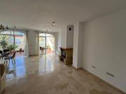 Casa adosada en Venta en Puerto de Estepona