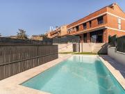 Casa adosada en venta en Rubí, de 165 m² 4 habitaciones...