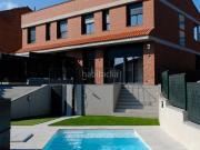 Casa adosada en venta en Rubí, Els Avets Can Serrafossà...