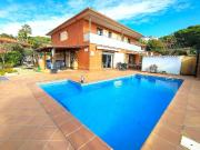 Casa adosada en venta en Sant Pol de Mar, de 170 m² 4...