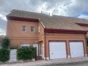 Casa adosada en venta en Santo Domingo Caudilla. Casas...