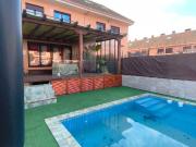 Casa adosada en Venta en Universidad Hospital