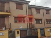 Casa adosada en venta en Valverde de la Virgen. Casas...