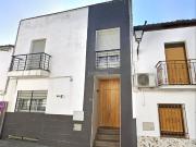 Casa adosada en venta en Villa del Río. Casas adosadas...