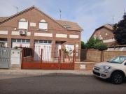 Casa adosada en venta en Villanueva de la Torre....