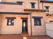 Casa adosada en venta en Yuncos. Chalet rústico de obra... Casa adosada en venta en Yuncos. Chalet rústico de obra...