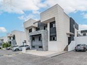 Casa adosada en Venta en Zona Europa