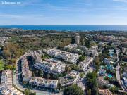 Casa adosada recién reformada en Aloha Gardens con...