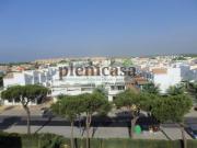 Casa adosada reformada con garaje, piscinas y zonas...