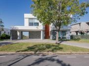 Casa al agua Barrio Marinas, Puertos del Lago, Argentina