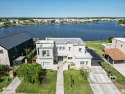 Casa al agua, completísima, en Alquiler Enero. Barrio...