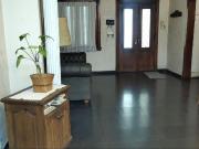 CASA AL FRENTE 3 AMB.ENTRADA DE AUTO AMPLIO JARDIN en...
