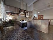 Casa al frente con cochera