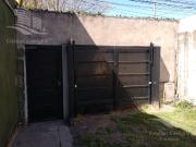 Casa al frente con cochera