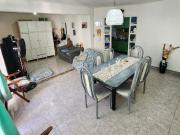 CASA AL FRENTE CON LOCAL Y COCHERA