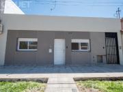 Casa al frente de 2 dormitorios