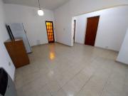 CASA AL FRENTE EN DOS PLANTAS 4 AMBIENTES