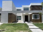 Casa al lago a Estrenar en Barrio Santa Ana Villa Nueva...