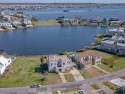 Casa al Lago Barrio Muelles Puertos / Escobar