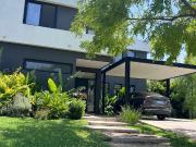 Casa al lago en Barrio Marinas, Puertos del Lago, Argentina