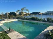 Casa al lago en el Barrio Muelles, Puertos / Escobar