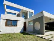 CASA AL LAGO EN LAGUNA GRANDE VILLANUEVA 6 AMBIENTES