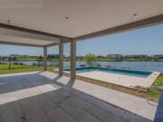 Casa al lago en venta en el Barrio Acacias, Puertos /...