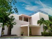 Casa con doble altura y rooftop, alberca comun, El...