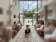 Casa alberca con techos altos y rooftop, El Encuentro,...