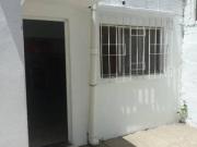 Casa Alberdi. Alquiler un dormitorio. Patios. Interna