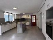 Casa ALQUILER 3 dormitorios más estudio CUMBAYÁ sector...