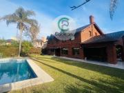 Casa Alquiler 4 ambientes, 990m2, 6 cocheras, Almafuerte...