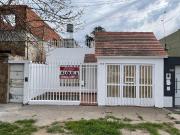 Casa Alquiler 4 ambientes 40 años, Sur, 1 cochera, Garay...